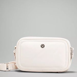 Lululemon Crossbody Camera Bag 2L.